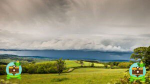 Paysage du Clunisois sous un ciel d’orage